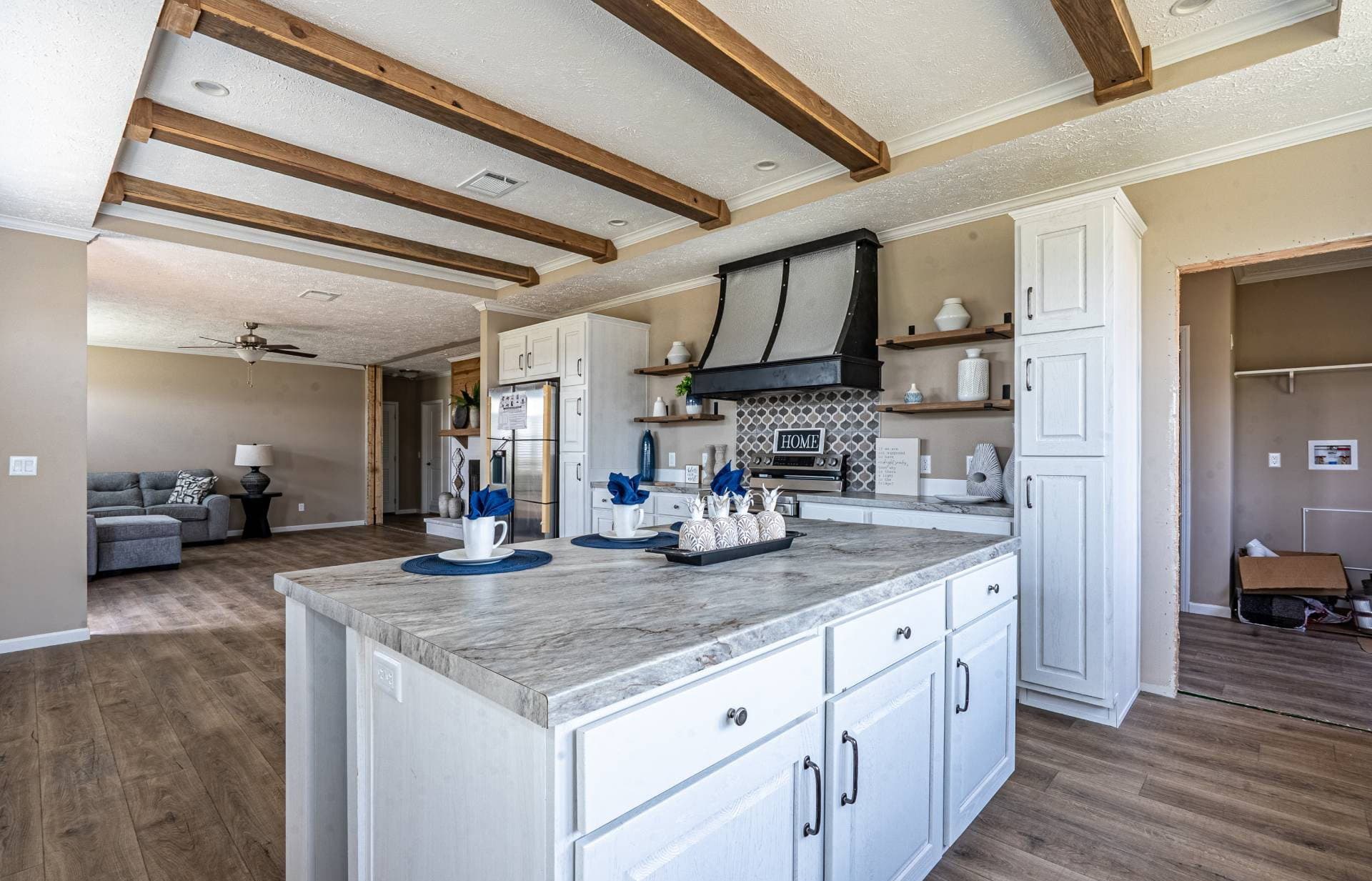 The bandon  home features