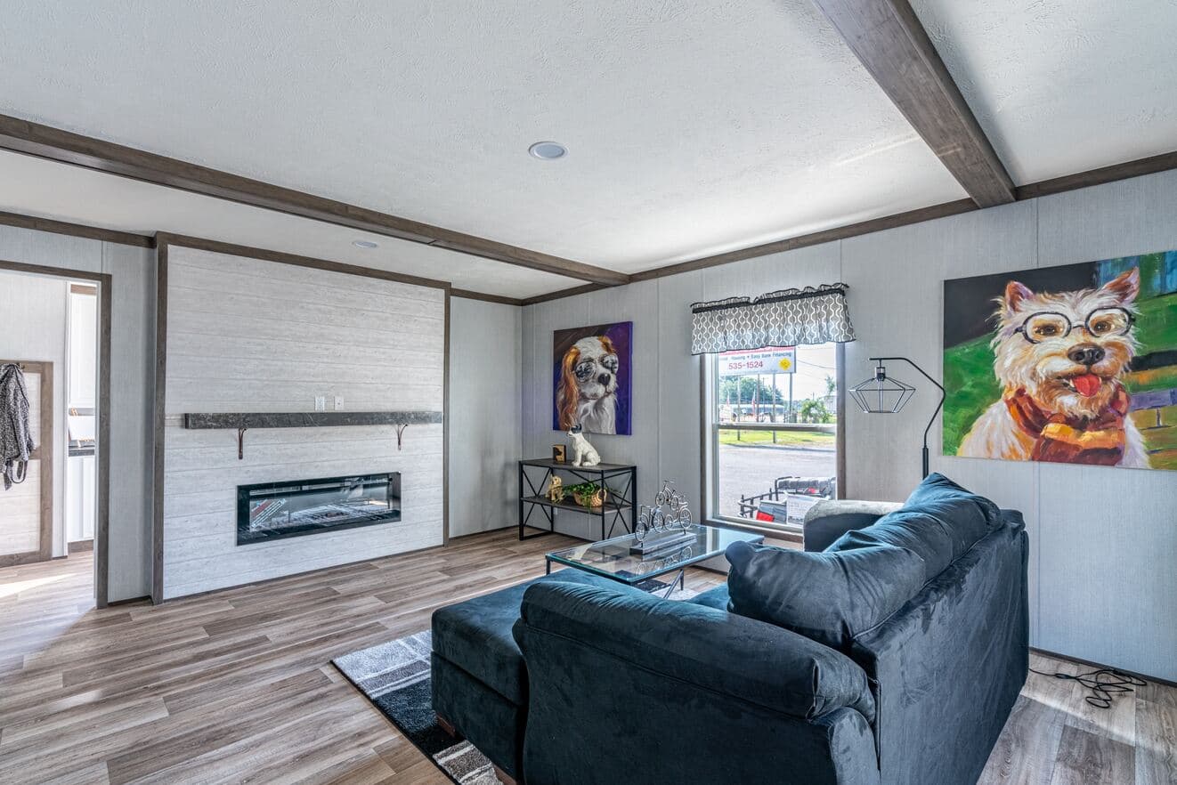 Entertainer 28764e interior home features