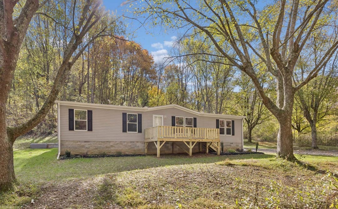 Capstone elevation and exterior home features