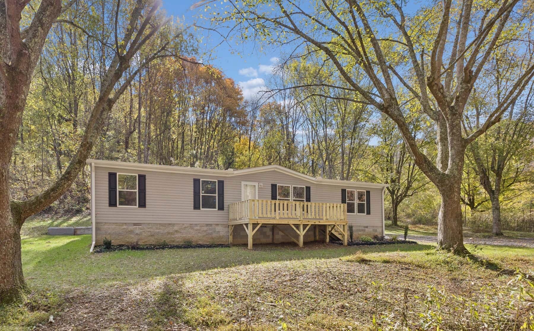 Capstone elevation and exterior home features