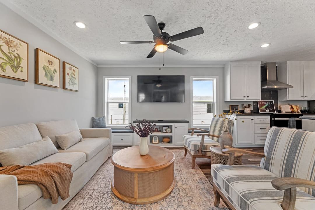 Stratos 28643b interior and hero home features