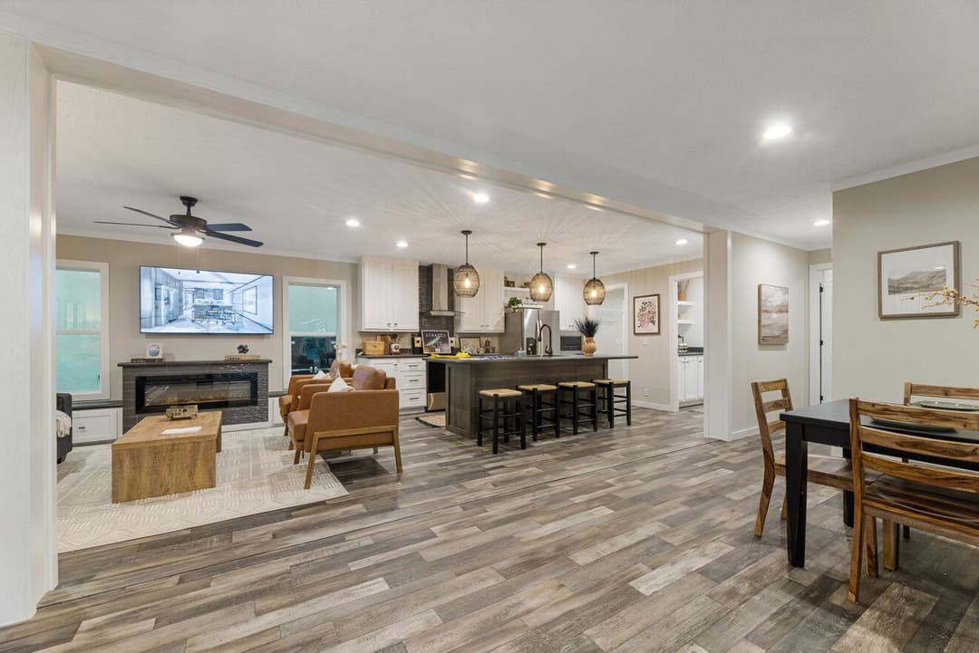 Stratos 28643b interior home features