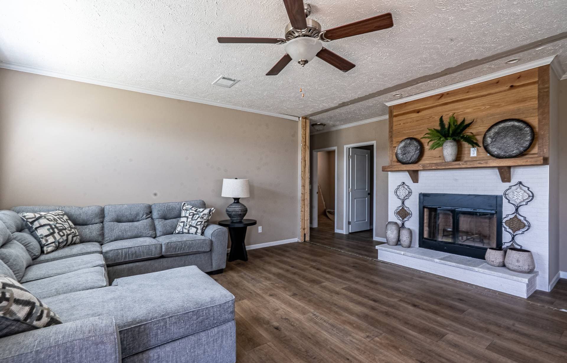 The bandon  home features