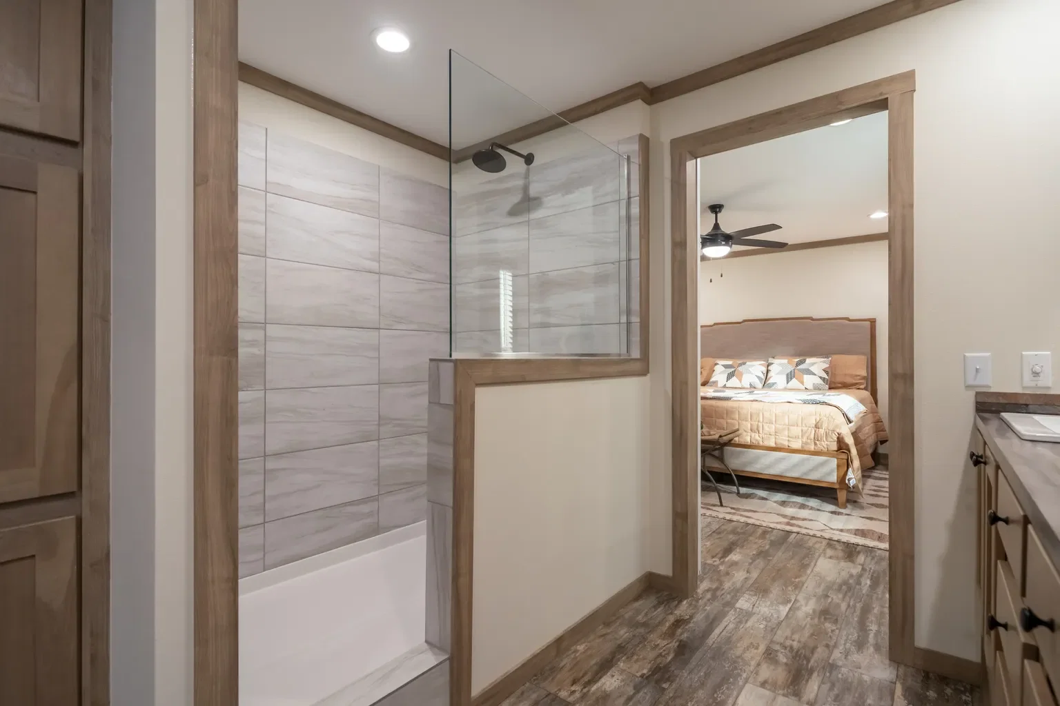 Boujee premier  home features