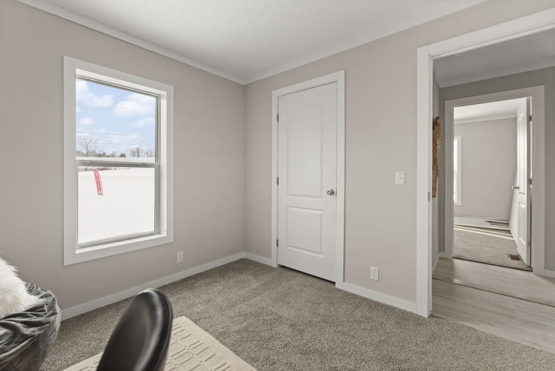 Escape 28443b bedroom home features