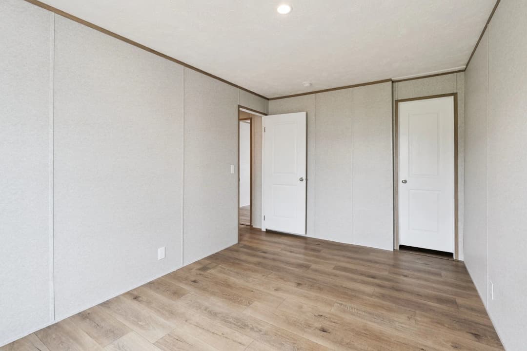 Carlisle bedroom home features