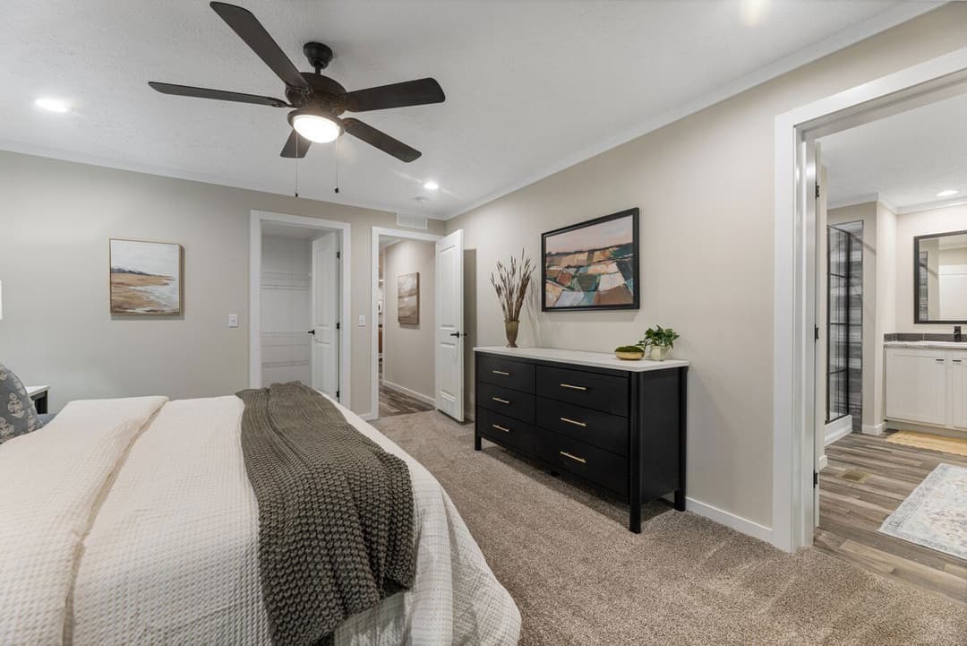 Stratos 28643b bedroom home features