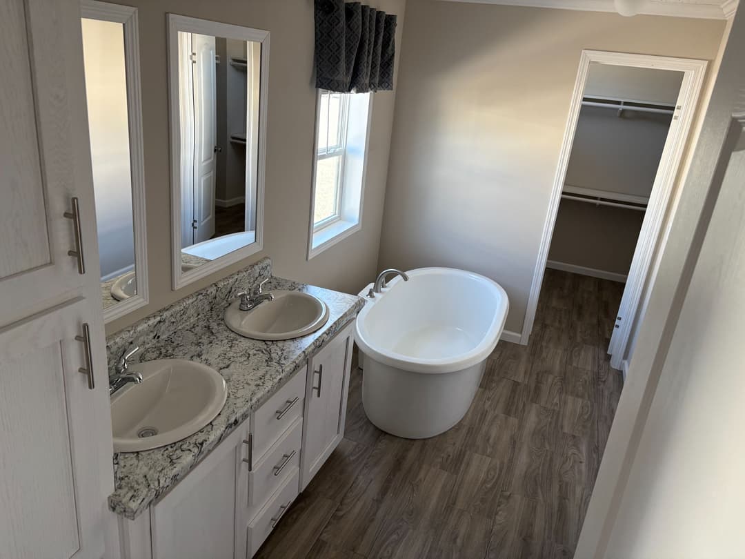Md-10-32 lynnox bathroom home features