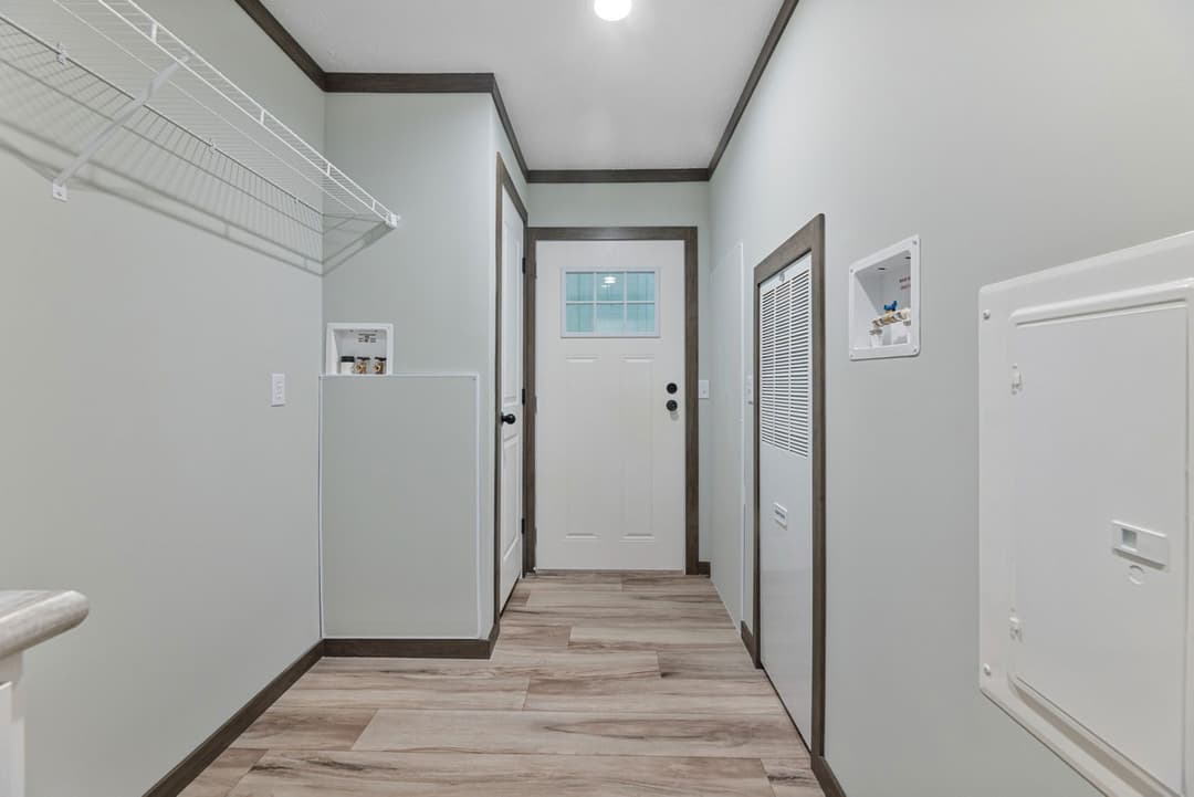 Hemos 28524b interior home features