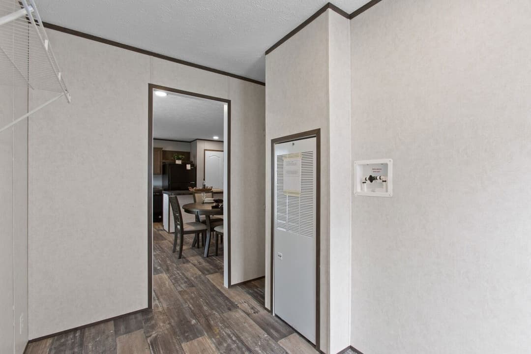 Express 28443w interior home features