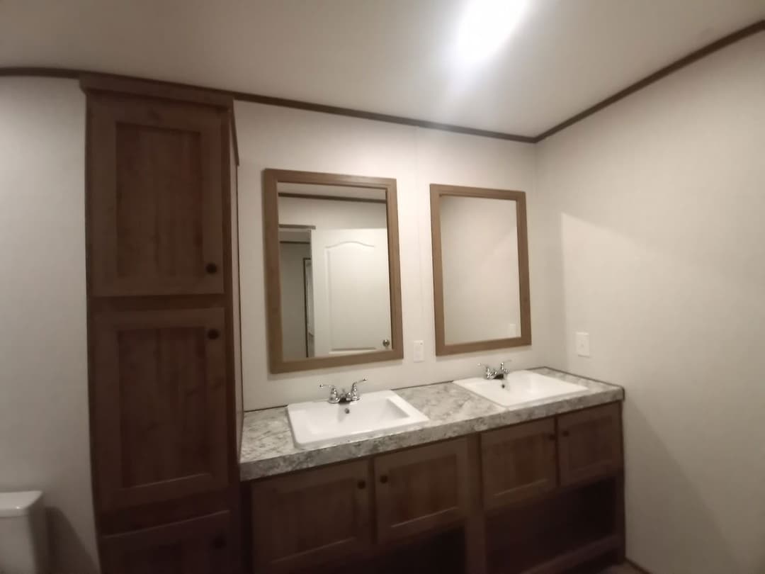 Ultra 16663u bathroom home features