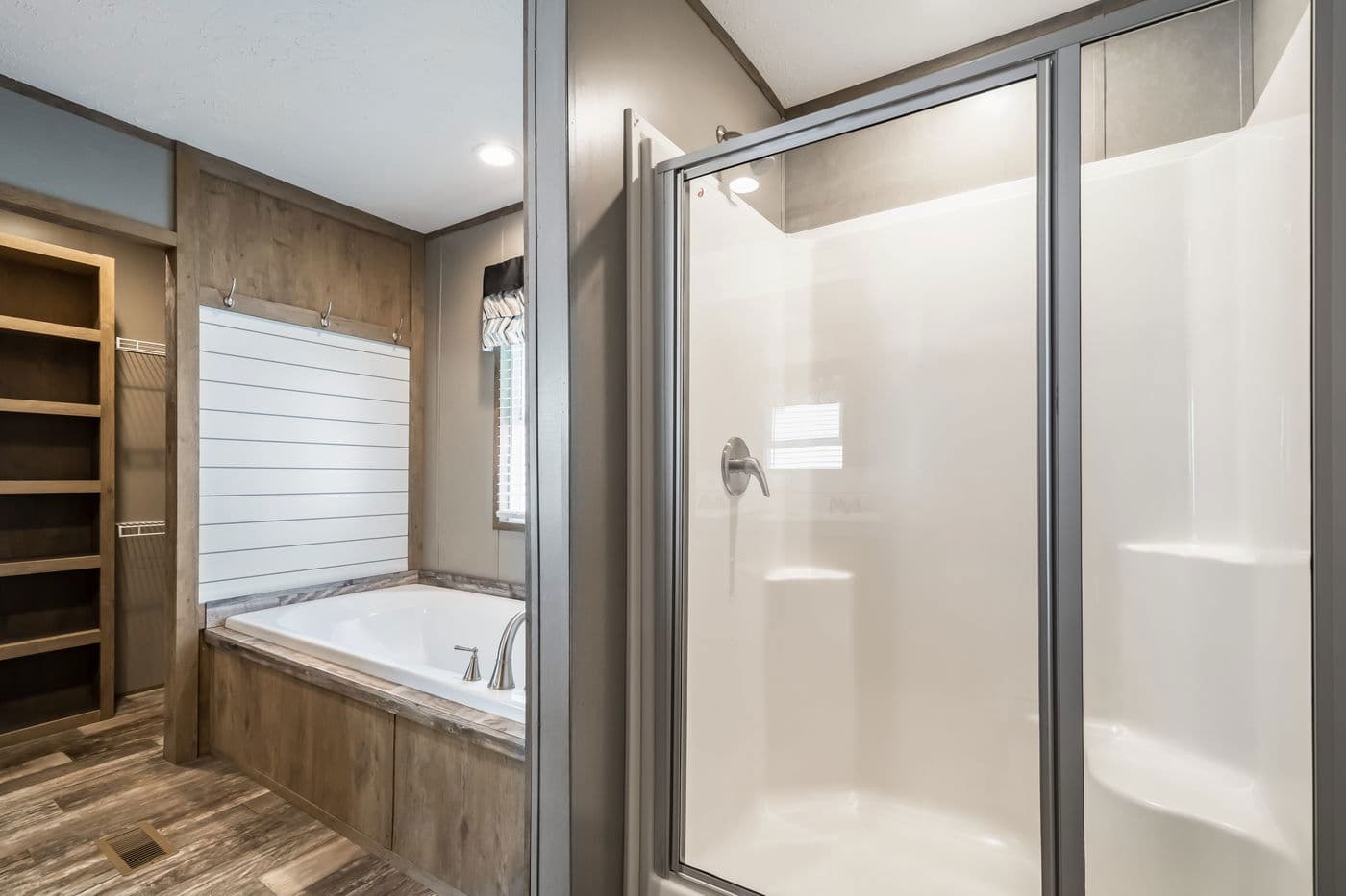 Peyton bathroom home features