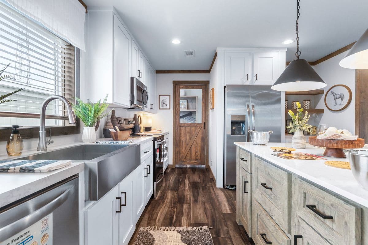 Lizzie kitchen home features