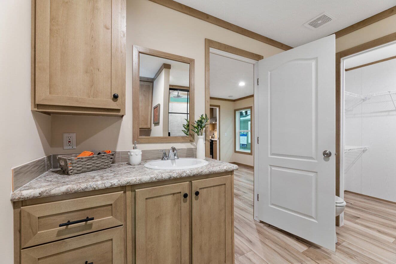 Ascension 16723h bathroom home features