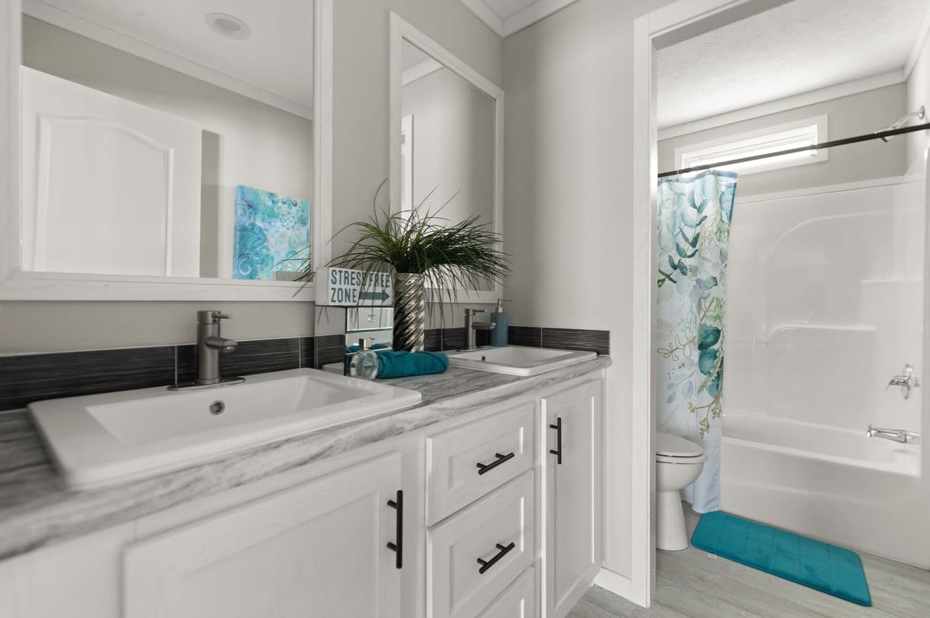 Big beam house 32663x bathroom home features