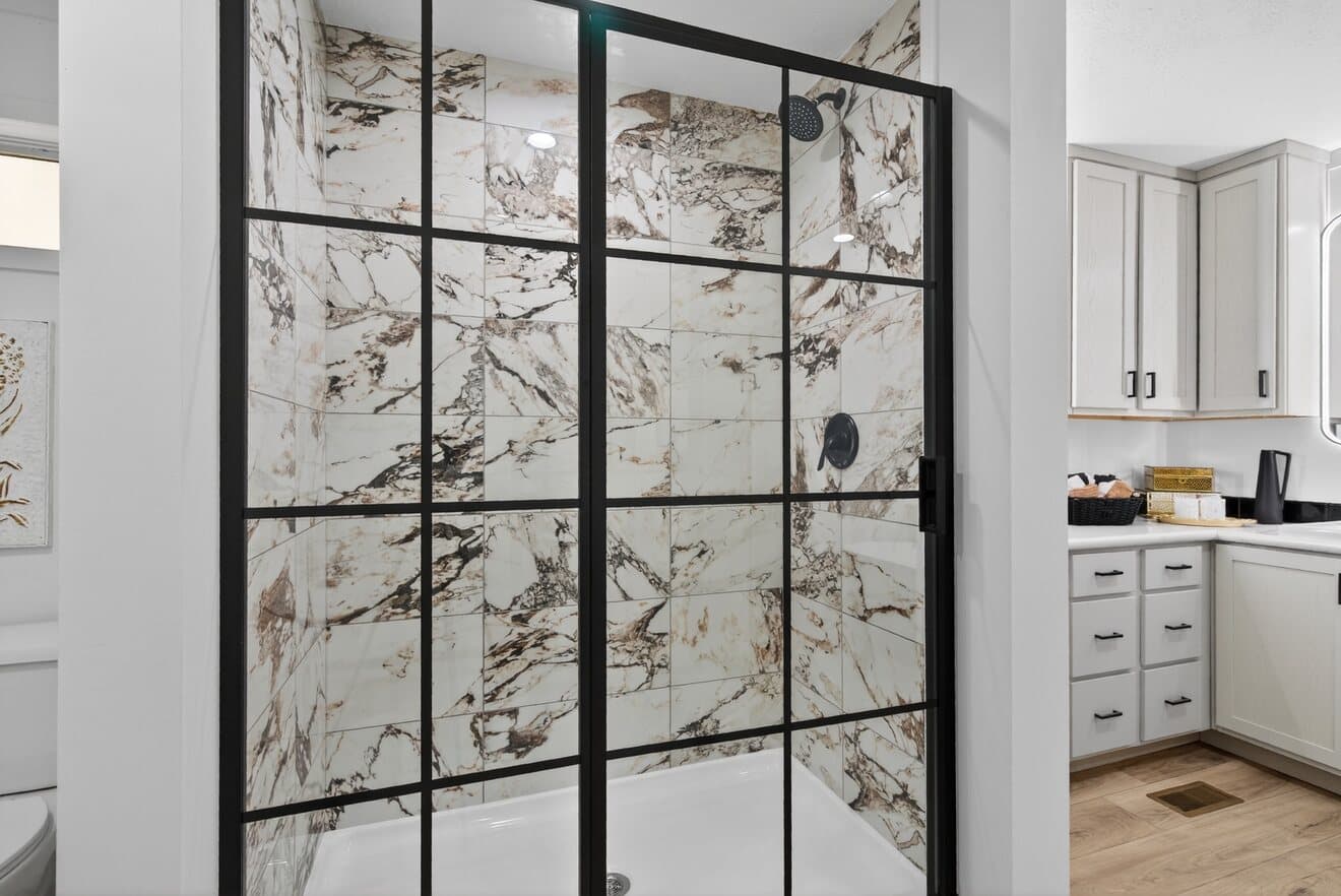 Aura 28644n bathroom home features