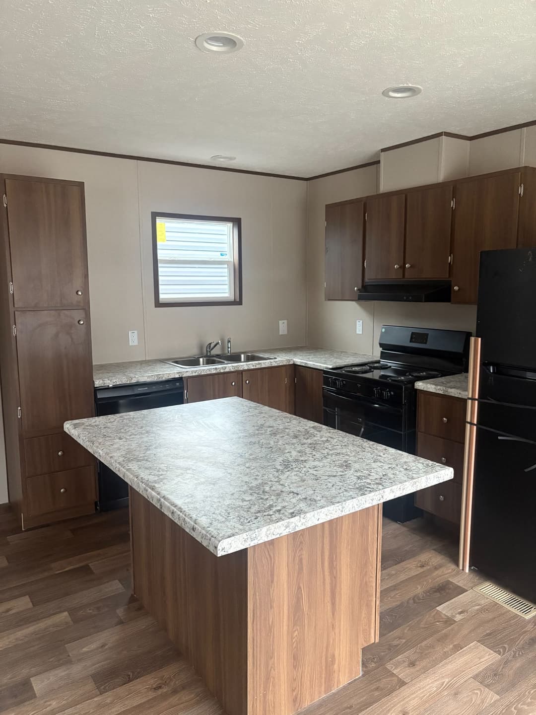 Aspen kitchen home features