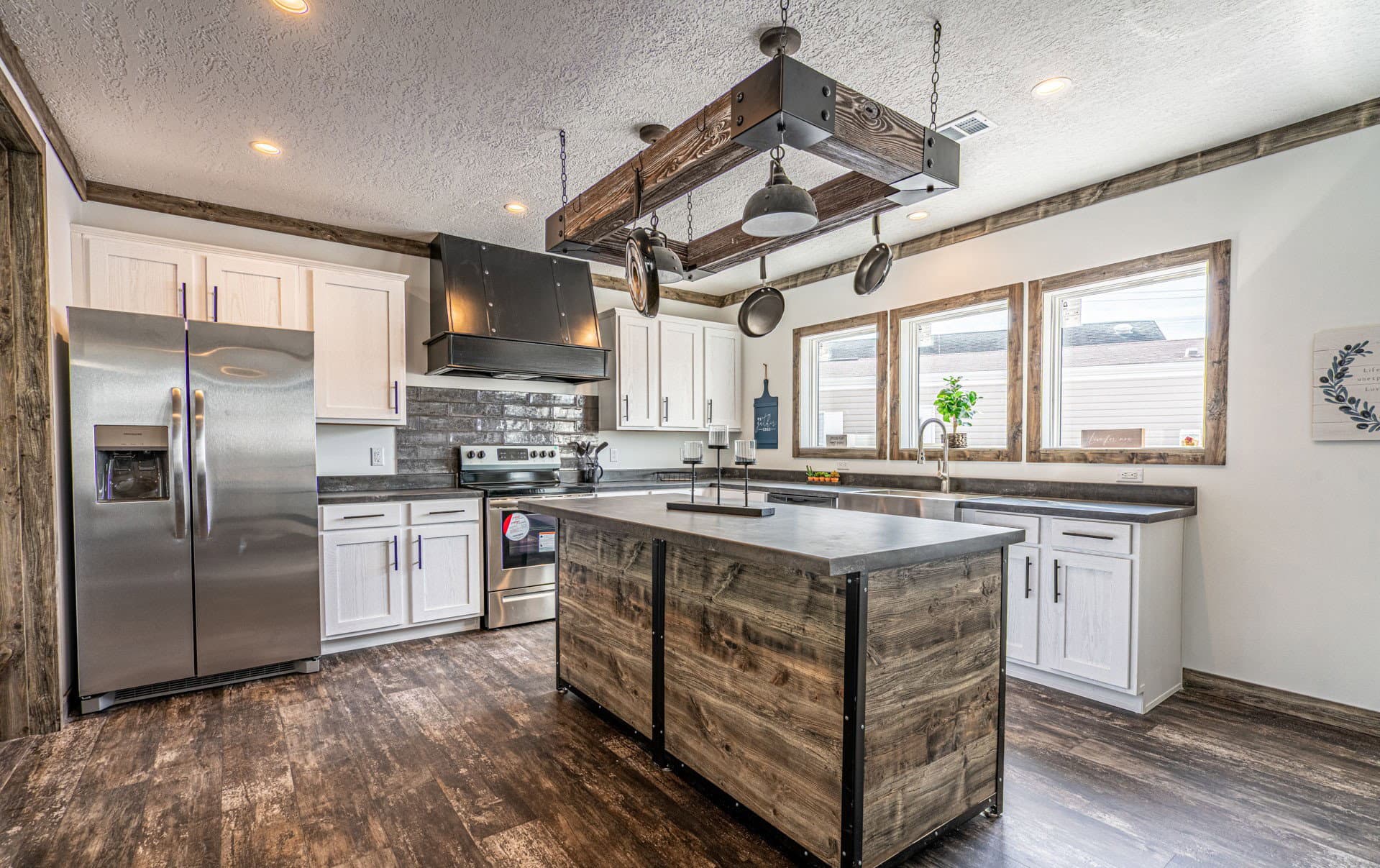 The sumner hero home features
