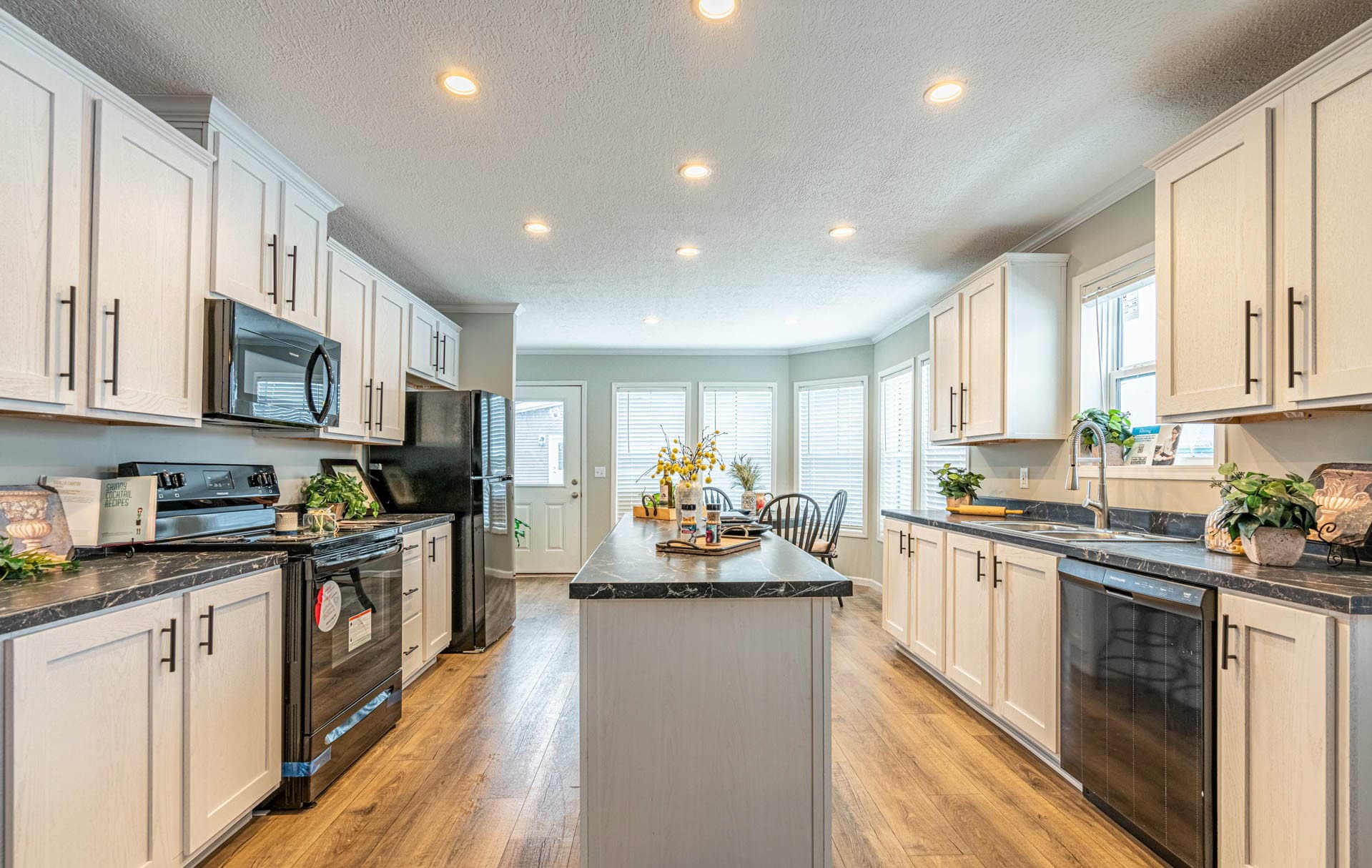 The maverick hero home features