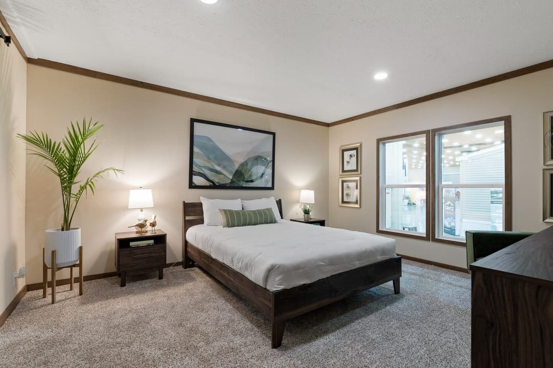 Excalibur 32644x bedroom home features