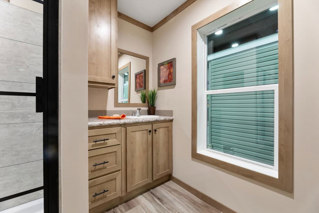 Ascension 16723h bathroom home features