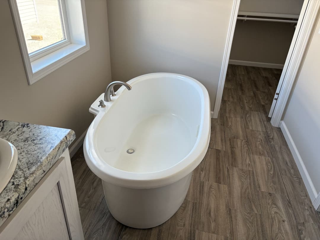 Md-10-32 lynnox bathroom home features