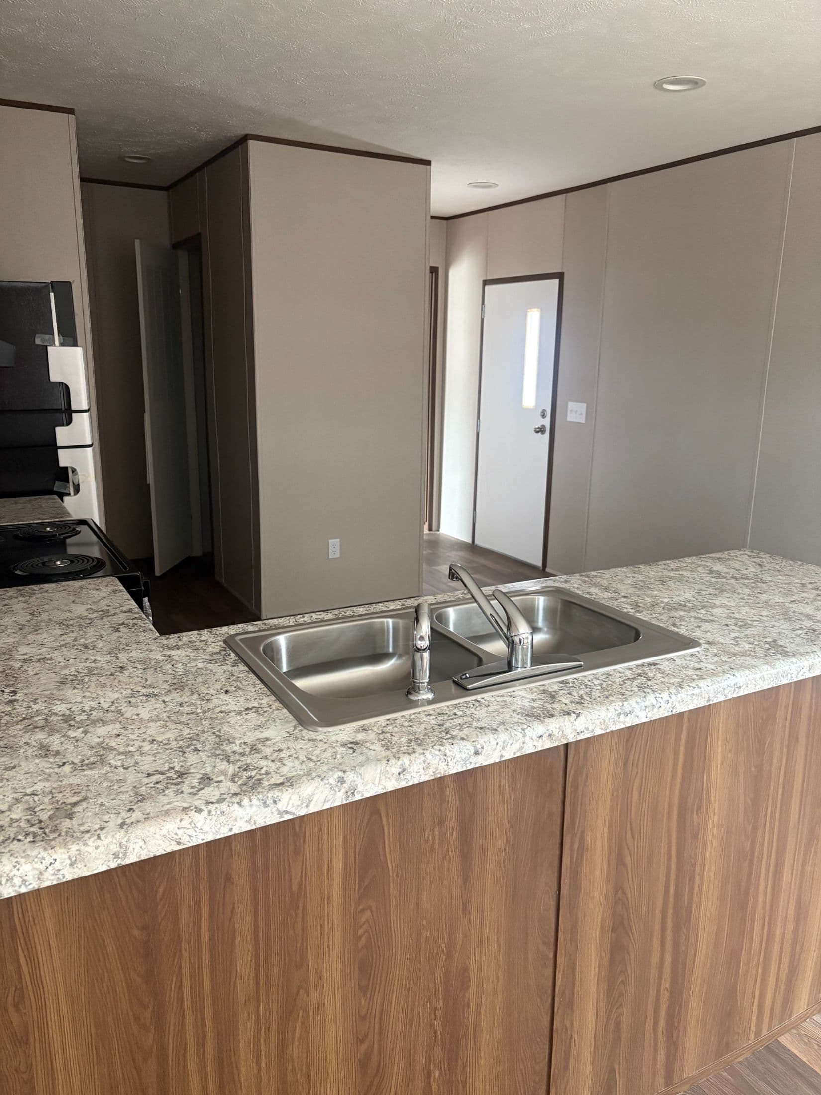 Dogwood kitchen home features