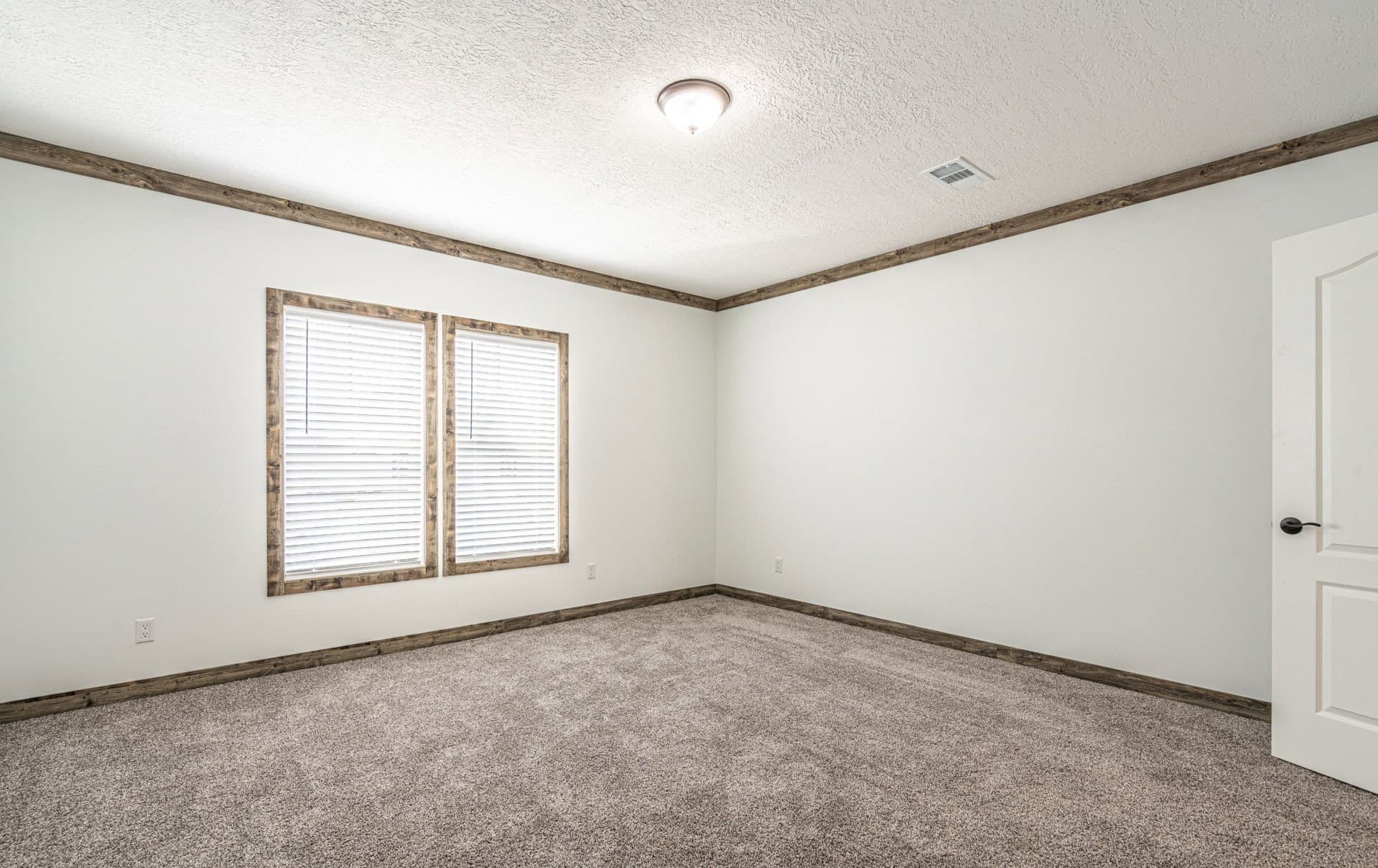 The sumner  home features