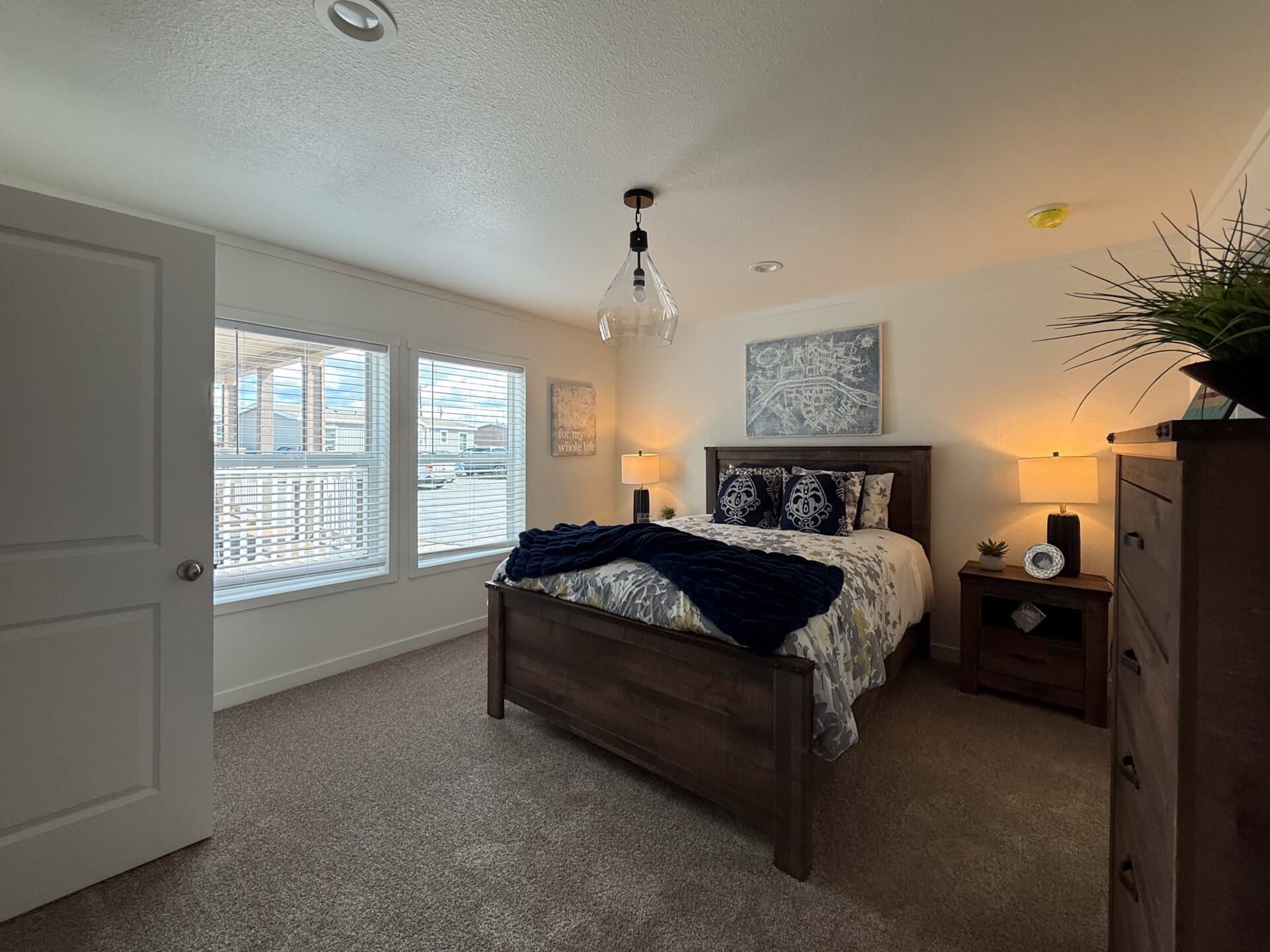Rocket man  home features