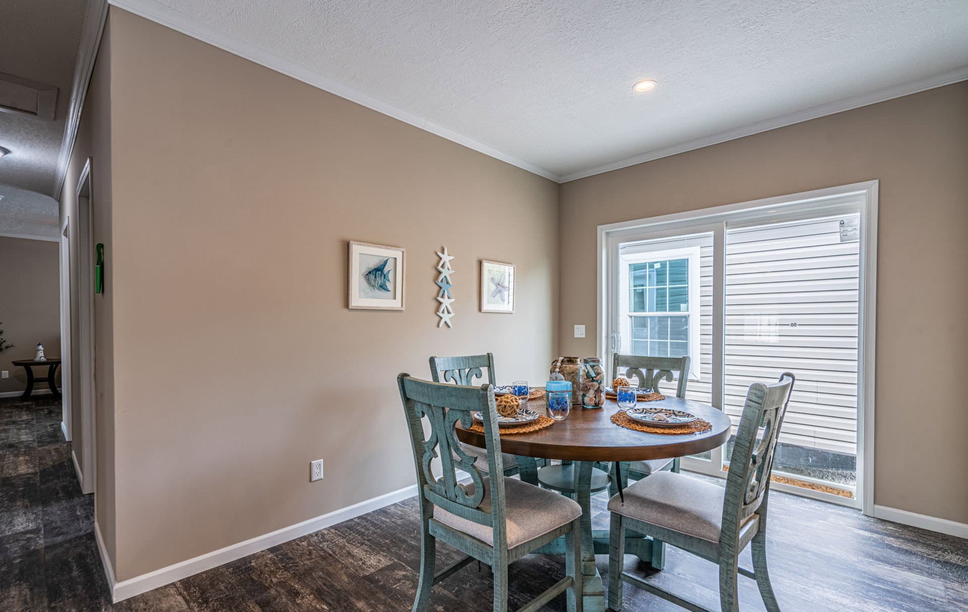 The lloyd ii  home features
