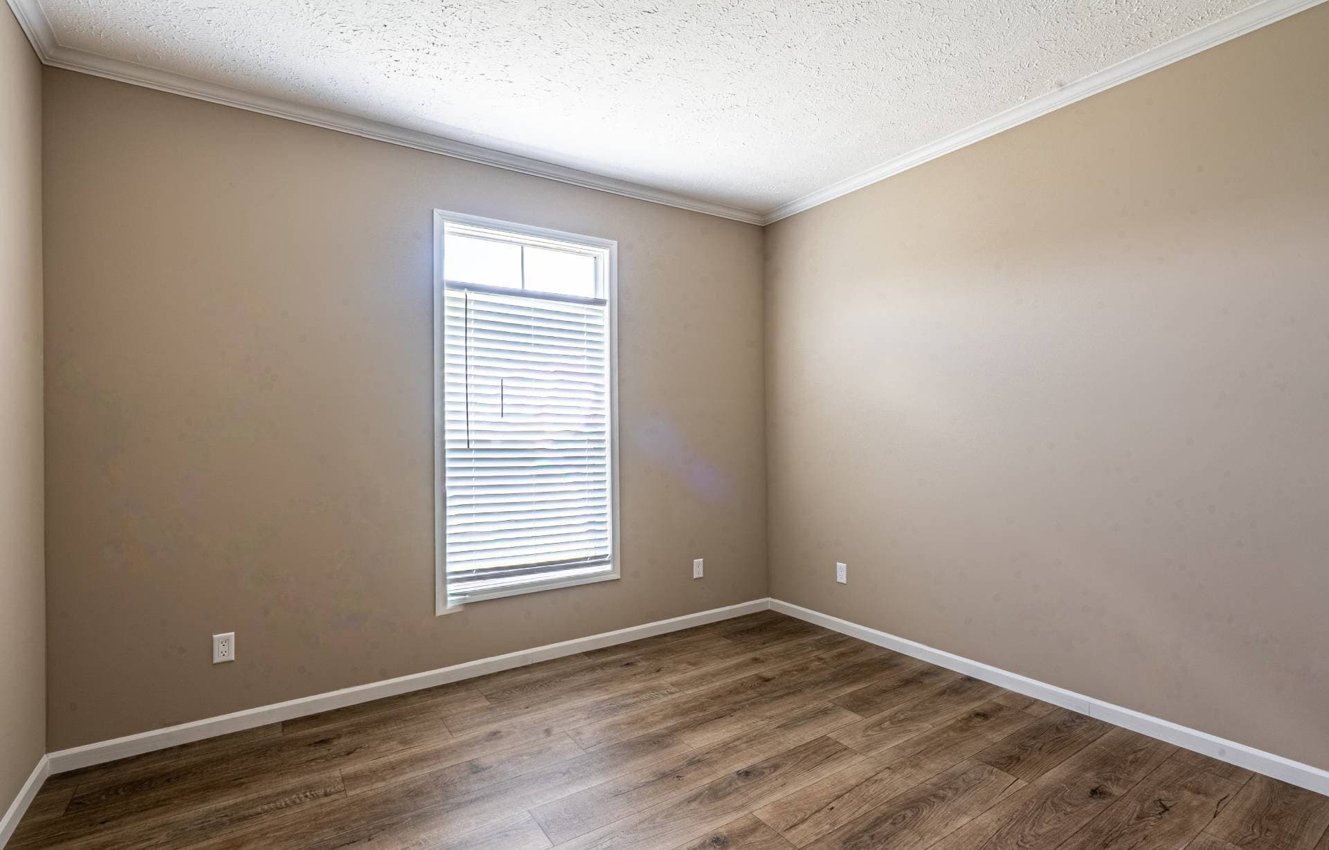 The bandon  home features