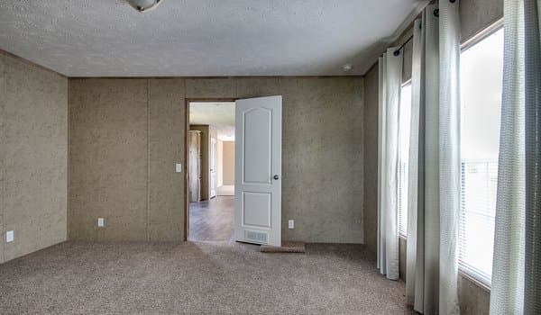 Md-104 bedroom home features