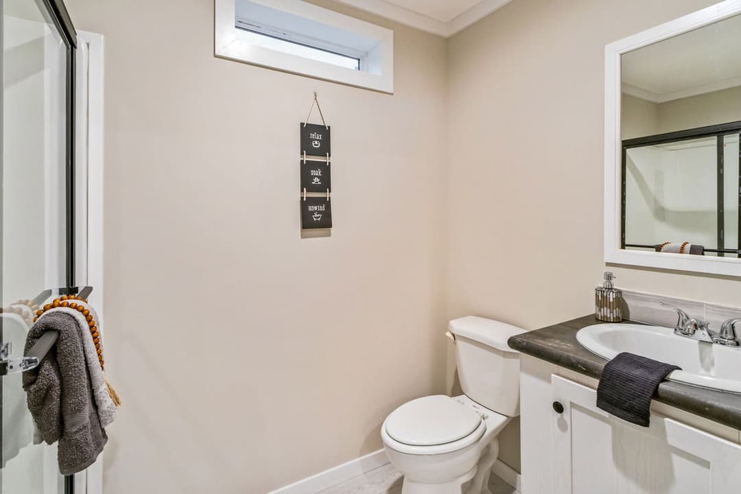 Urban 16462u bathroom home features