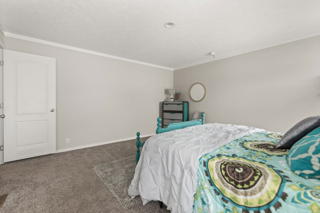 Big beam house 32663x bedroom home features