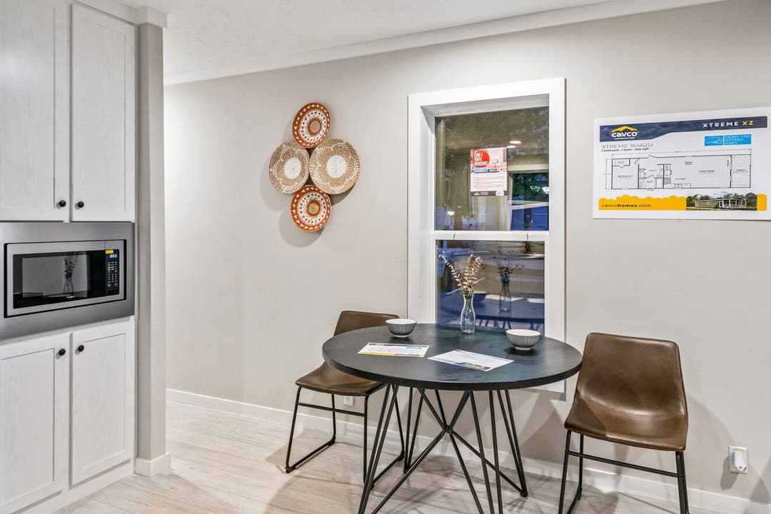 Urban 16462u interior home features