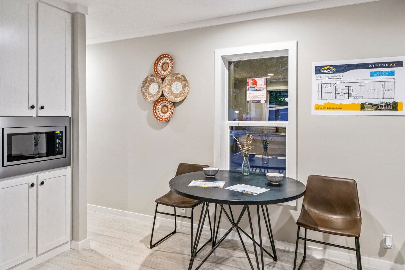 Urban 16462u interior home features