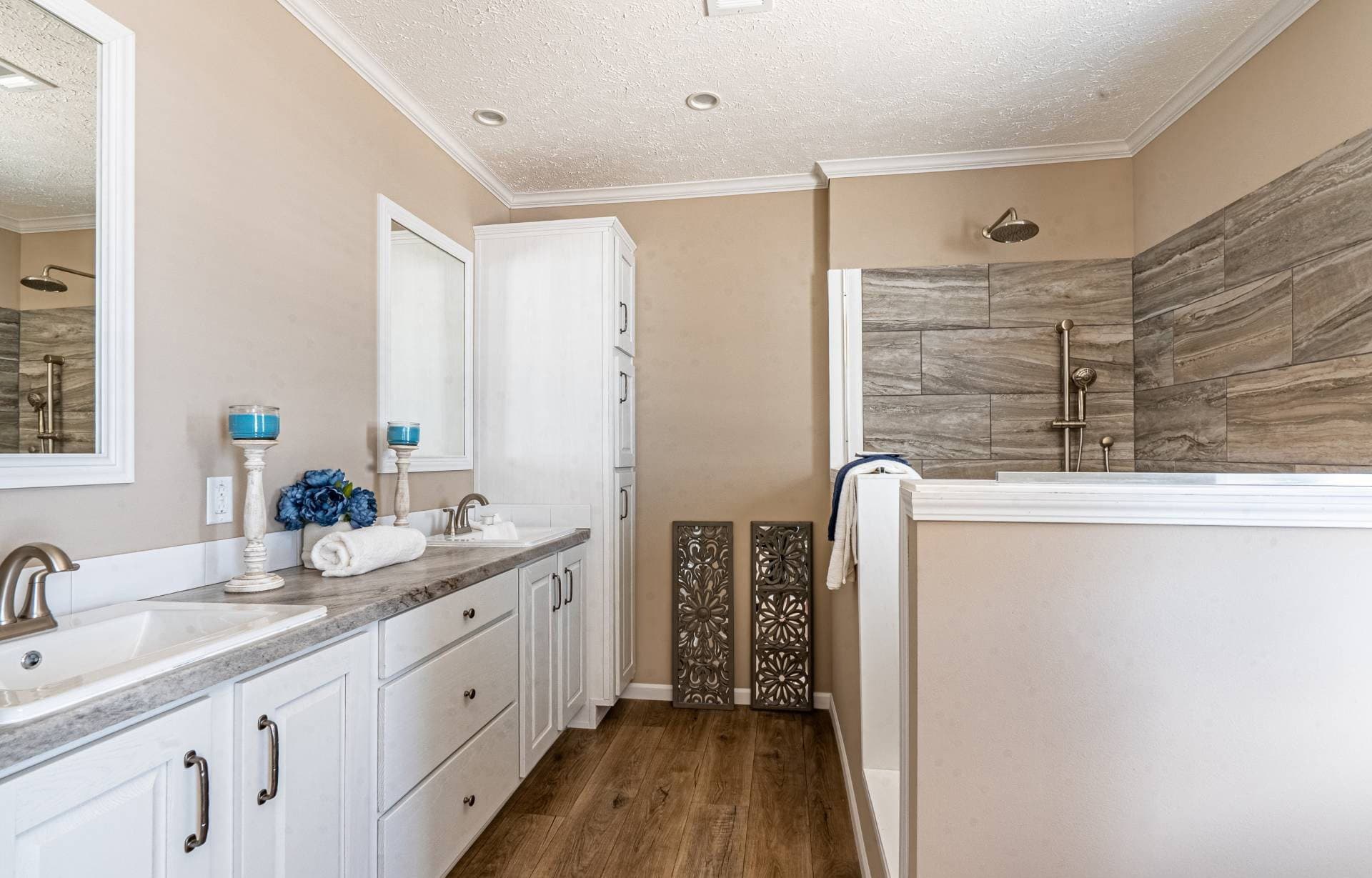 The bandon  home features