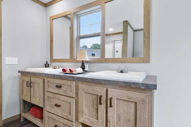 Tinsley  home features