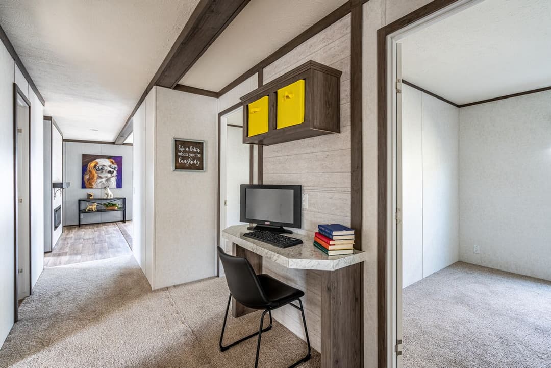 Entertainer 28764e interior home features