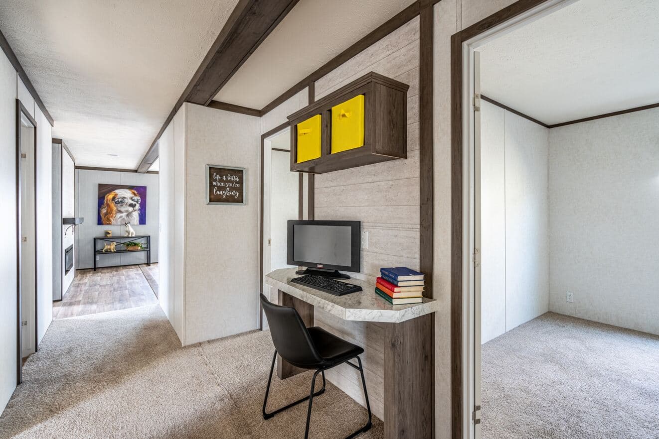 Entertainer 28764e interior home features