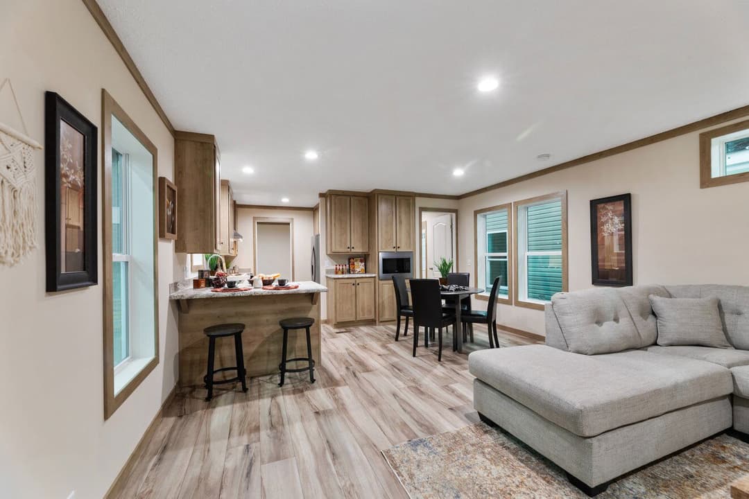 Ascension 16723h interior home features