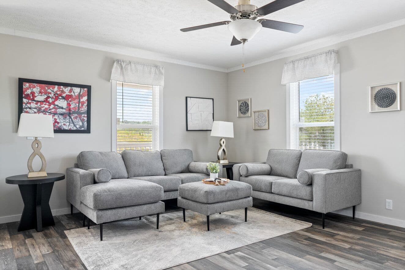 Uproar 28483u interior home features