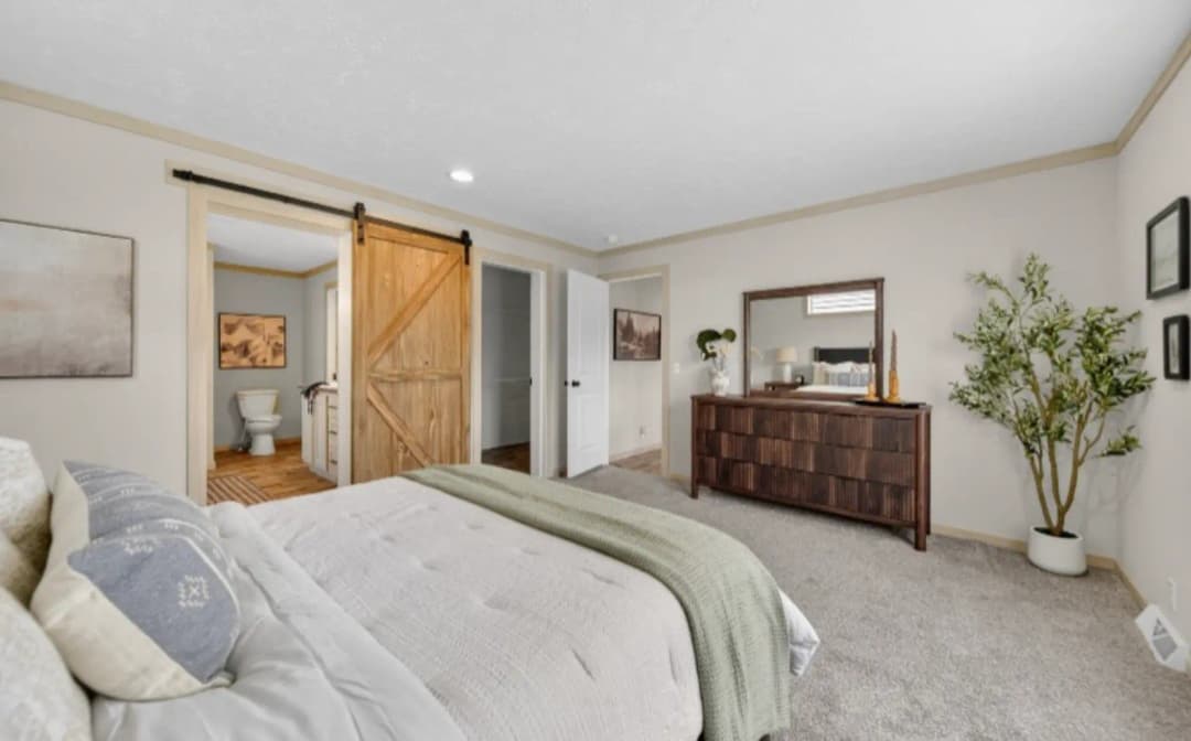 Kodiak bedroom home features