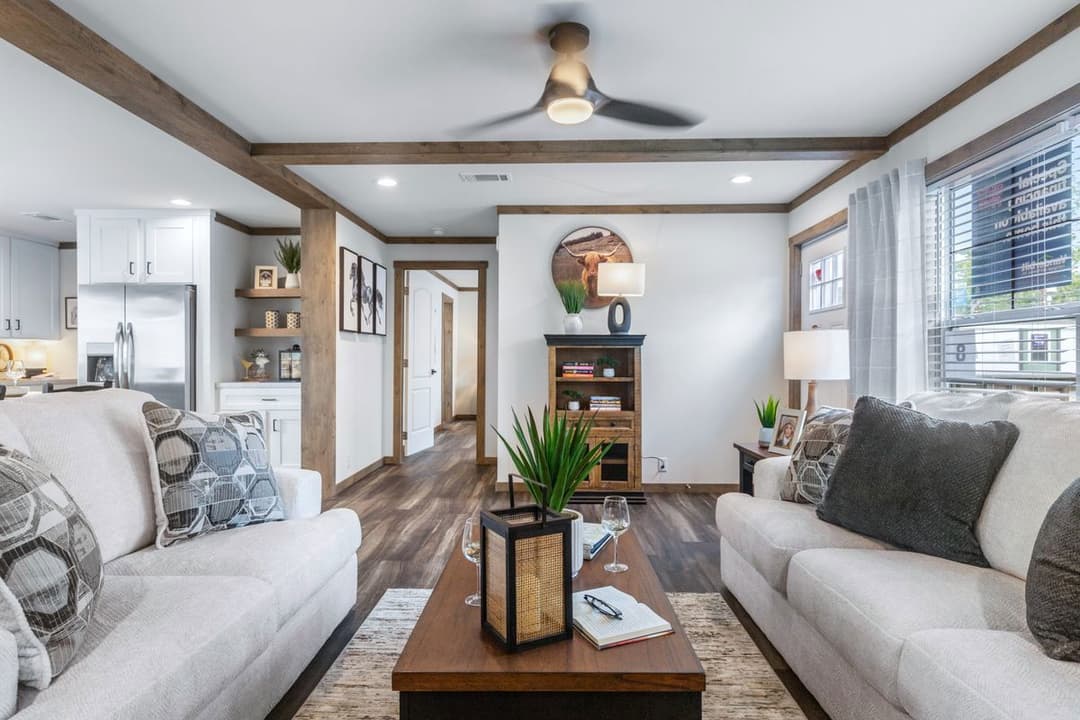 Lizzie interior home features