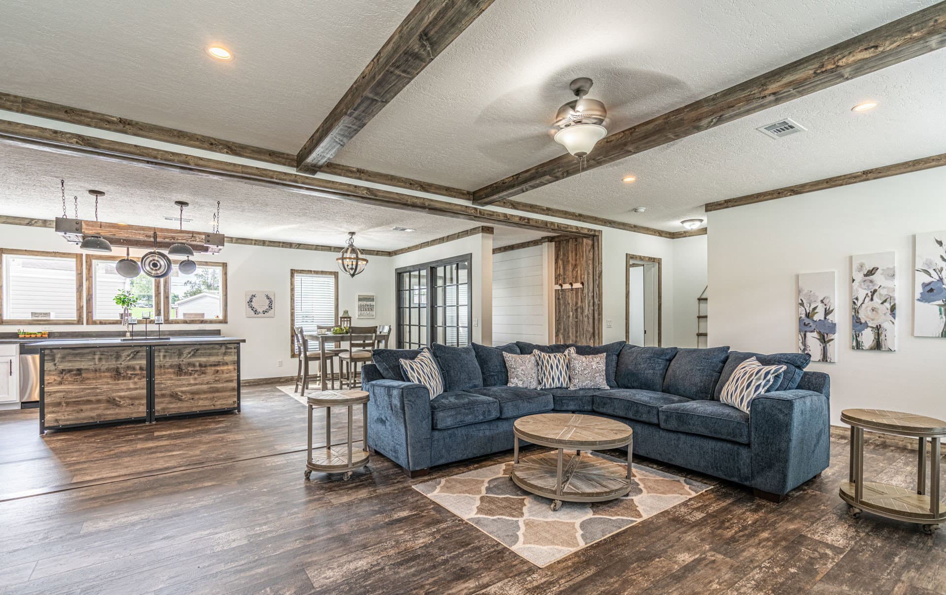 The sumner  home features