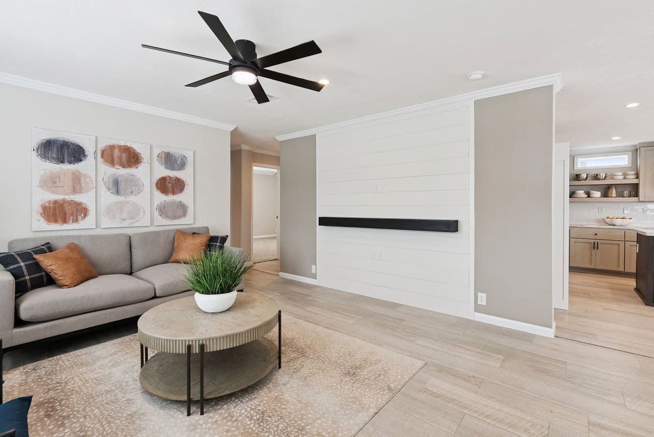 Driftwood interior home features