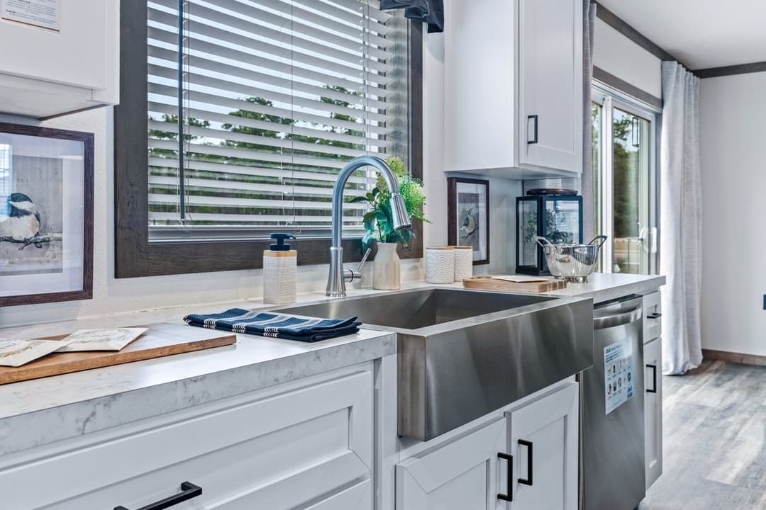 Everett kitchen home features