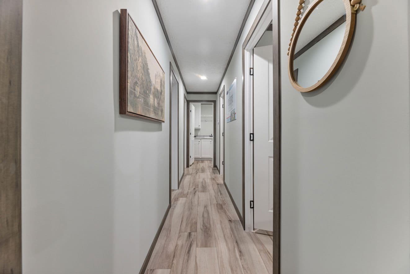 Hemos 28524b interior home features