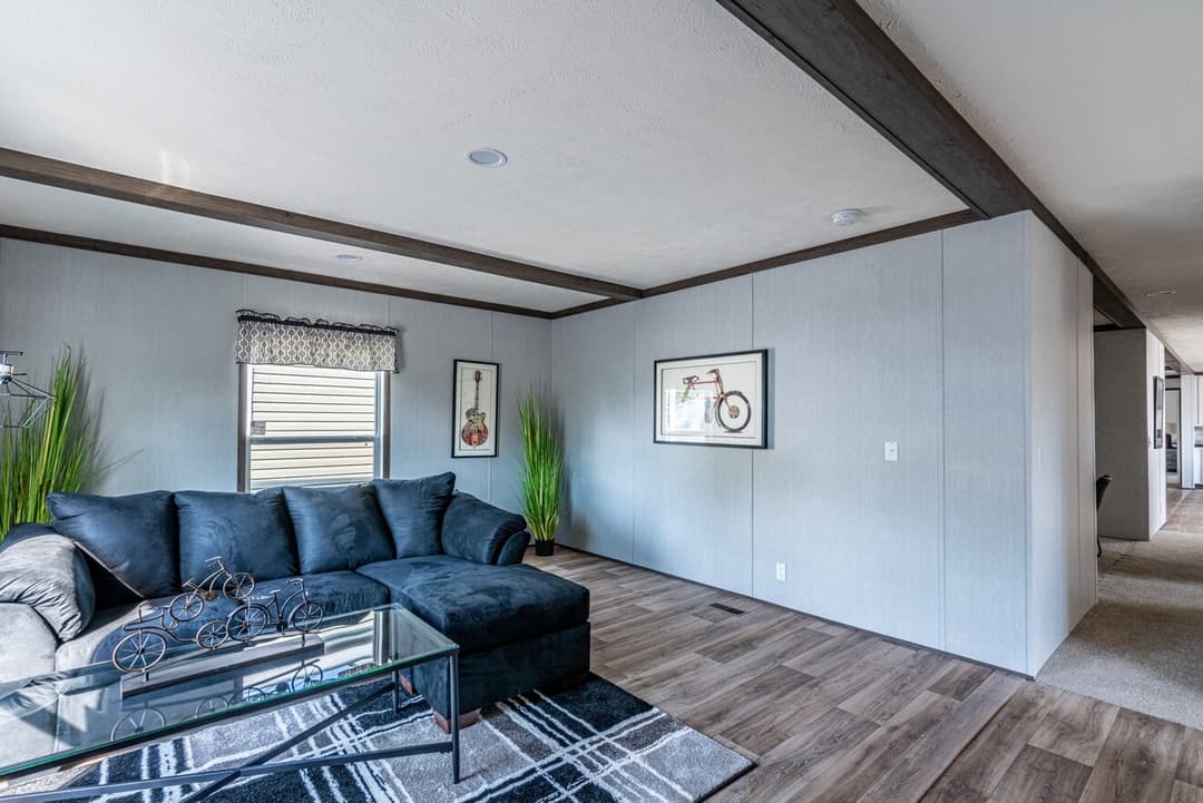 Entertainer 28764e interior home features