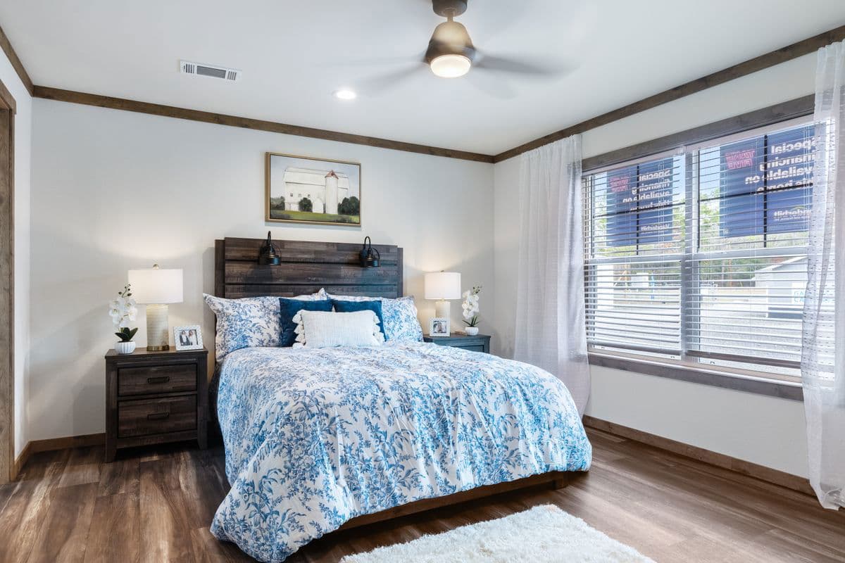 Lizzie bedroom home features